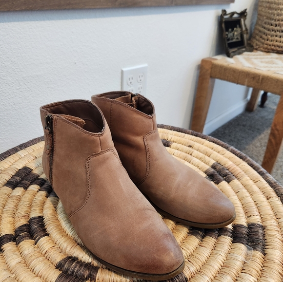 ALDO leather almond toe low bootie - Picture 9 of 10